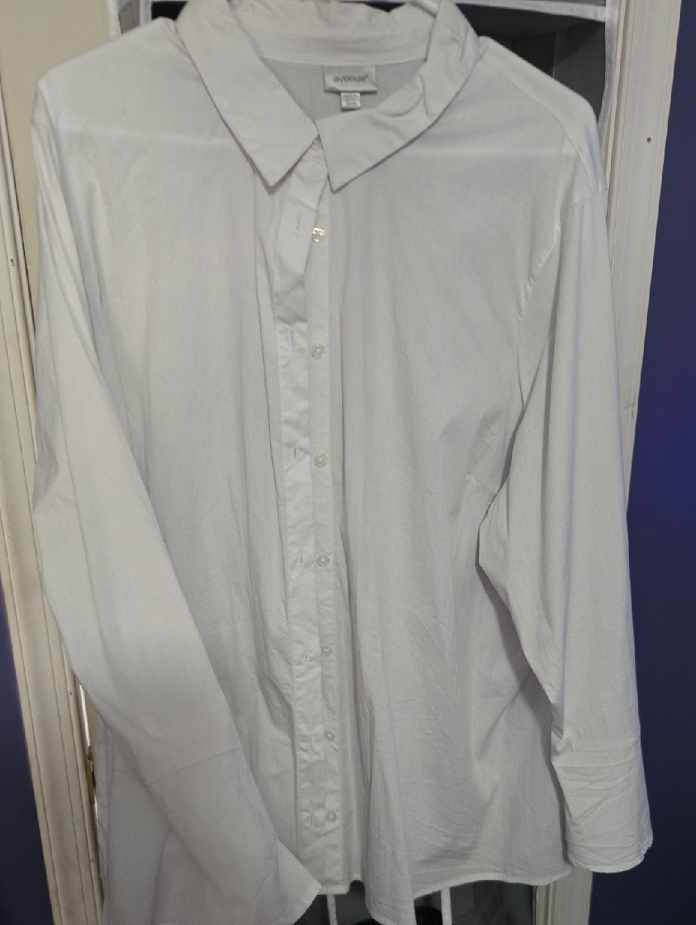 Avenue White Button-Front Women's Blouse